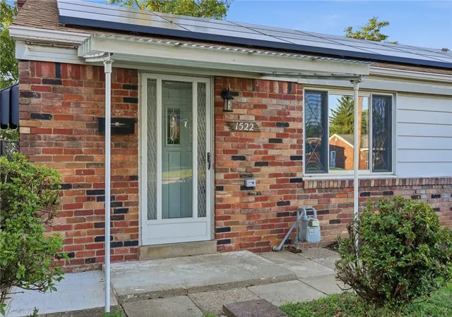 Photo 2 of Single family home for sale at 1522 Blossom Hl Rd, Castle Shannon, PA 15234 | MLS# 1772593 | Listing updated on 2026-09-04