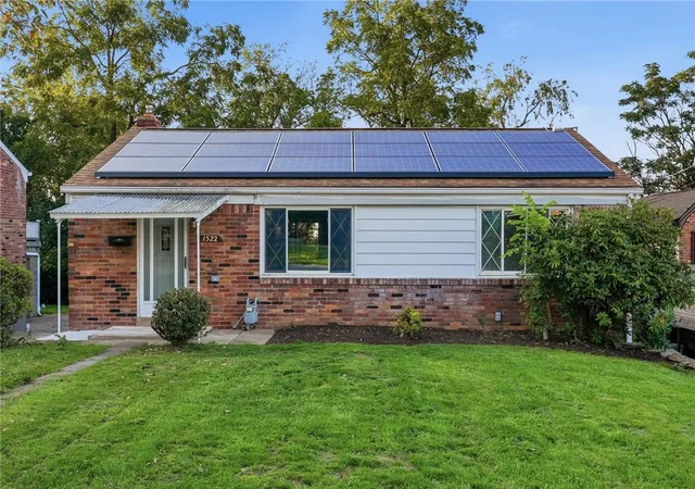 Photo 3 of Single family home for sale at 1522 Blossom Hl Rd, Castle Shannon, PA 15234 | MLS# 1772593 | Listing updated on 2026-09-04