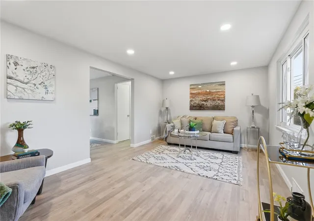 Photo 4 of Single family home for sale at 1522 Blossom Hl Rd, Castle Shannon, PA 15234 | MLS# 1772593 | Listing updated on 2026-09-27