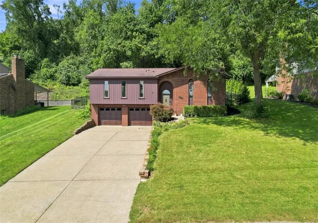 Photo 2 of Single family home for sale at 628 Ray Dr, Carnegie, PA 15106 | MLS# 1772989 | Listing updated on 2026-09-09