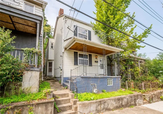 Photo 2 of Single family home for sale at 429 Alexander St, Mc Kees Rocks, PA 15136 | MLS# 1772838 | Listing updated on 2026-09-04
