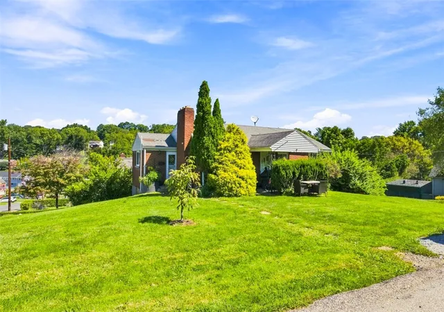 Photo 3 of Single family home for sale at 5835 Keystone Dr, Bethel Park, PA 15102 | MLS# 1772218 | Listing updated on 2026-09-29