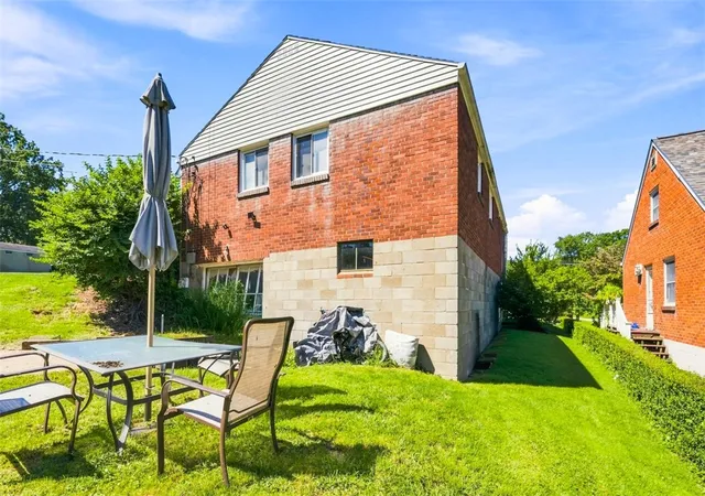 Photo 4 of Single family home for sale at 5835 Keystone Dr, Bethel Park, PA 15102 | MLS# 1772218 | Listing updated on 2026-09-29