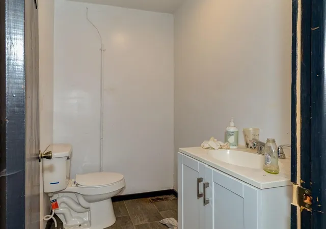 Photo 4 of House for sale at 372 E Washington St, New Castle, PA 16101 | MLS# 1772813 | Listing updated on 2026-09-04