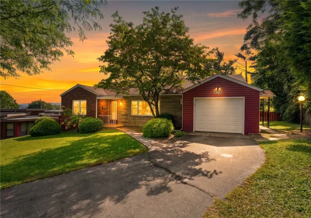 Photo 2 of Single family home for sale at 441 Morgantown St, Uniontown, PA 15401 | MLS# 1772782 | Listing updated on 2026-09-12