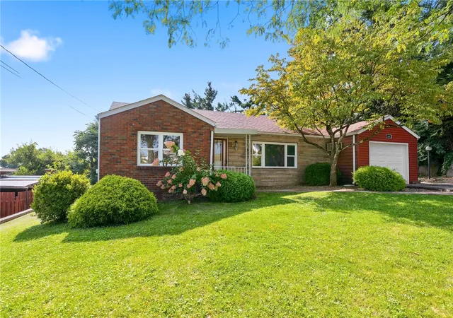 Photo 3 of Single family home for sale at 441 Morgantown St, Uniontown, PA 15401 | MLS# 1772782 | Listing updated on 2026-09-12