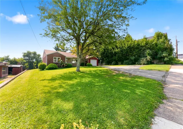 Photo 3 of Single family home for sale at 441 Morgantown St, Uniontown, PA 15401 | MLS# 1772782 | Listing updated on 2026-09-28