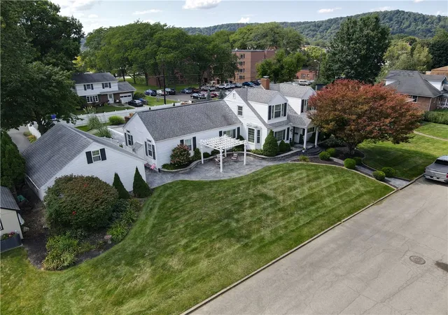 Photo 1 of Single family home for sale at 217 Pennsylvania Ave, Zelienople Boro, PA 16063 | MLS# 1772818 | Listing updated on 2026-09-08