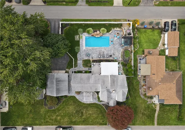 Photo 3 of Single family home for sale at 217 Pennsylvania Ave, Zelienople Boro, PA 16063 | MLS# 1772818 | Listing updated on 2026-09-08
