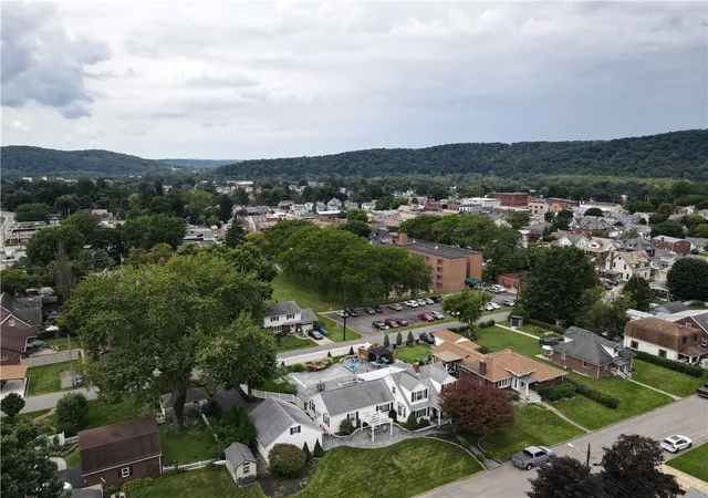 Photo 3 of Single family home for sale at 217 Pennsylvania Ave, Zelienople Boro, PA 16063 | MLS# 1772818 | Listing updated on 2026-09-08