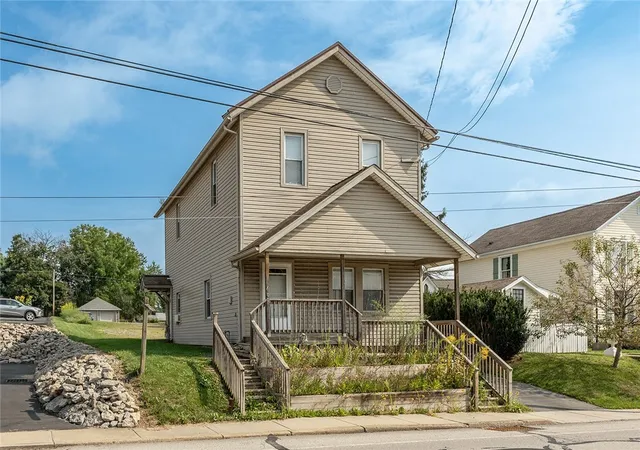 Photo 2 of House for sale at 1000 Main St, Volant Boro, PA 16156 | MLS# 1773041 | Listing updated on 2026-09-04