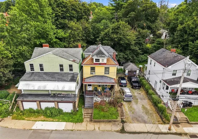 Photo 3 of Single family home for sale at 330 Woodward Ave, Mc Kees Rocks, PA 15136 | MLS# 1772649 | Listing updated on 2026-09-09
