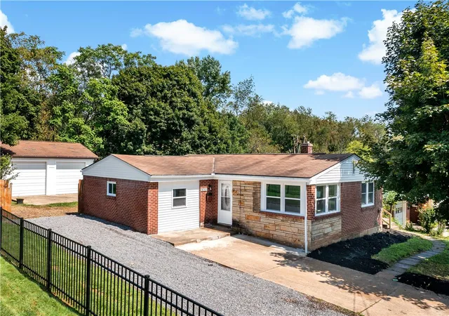 Photo 2 of Single family home for sale at 3033 Fairway Dr, New Kensington, PA 15068 | MLS# 1773046 | Listing updated on 2026-09-06