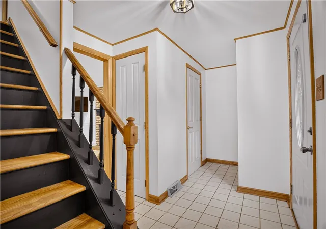 Photo 3 of Single family home for sale at 905 Bebout Rd, Peters Twp, PA 15367 | MLS# 1772941 | Listing updated on 2026-09-12