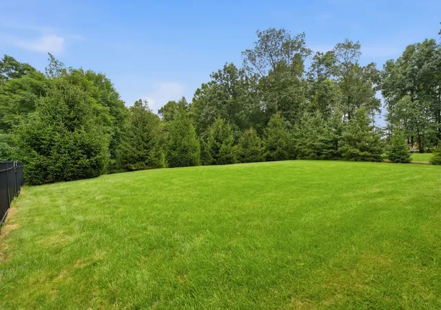 Photo 3 of Single family home for sale at 400 Hidden Meadow Dr, Cranberry Twp, PA 16066 | MLS# 1773065 | Listing updated on 2026-09-07