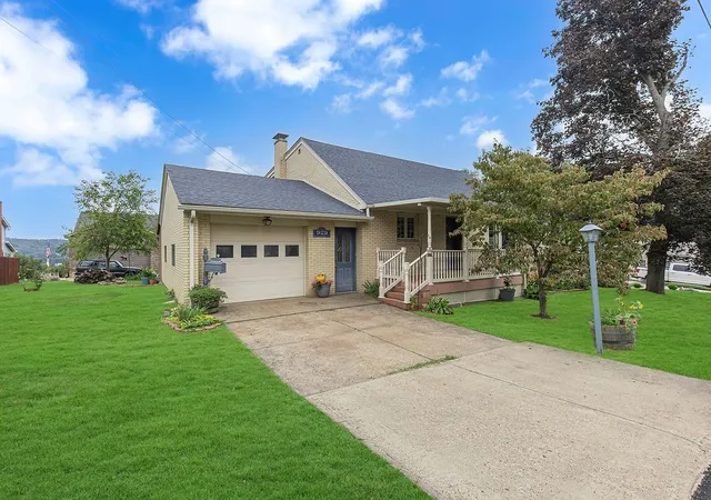 Photo 2 of Sale Pending at 929 Speyer Ave, Monaca, PA 15061 | MLS# 1772771 | Listing updated on 2026-09-10