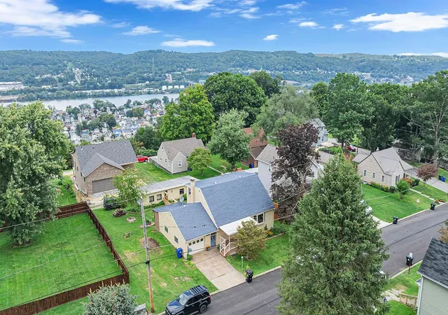 Photo 3 of Sale Pending at 929 Speyer Ave, Monaca, PA 15061 | MLS# 1772771 | Listing updated on 2026-09-10