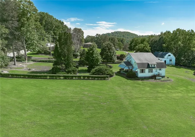 Photo 3 of Single family home for sale at 1233 Margaret Rd, Cowanshanock Twp, PA 16201 | MLS# 1772907 | Listing updated on 2026-09-12