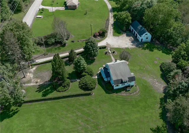 Photo 3 of Single family home for sale at 1233 Margaret Rd, Cowanshanock Twp, PA 16201 | MLS# 1772907 | Listing updated on 2026-09-12
