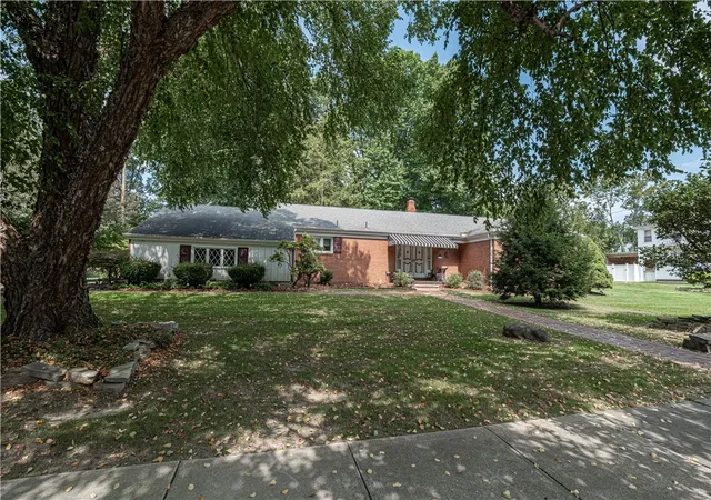 Photo 2 of Single family home for sale at 101 E Fairfield Ave, New Castle, PA 16105 | MLS# 1773029 | Listing updated on 2026-09-04