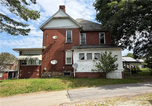 Photo 2 of Multi family home for sale at 312 N St Clair St, Ligonier Boro, PA 15658 | MLS# 1773077 | Listing updated on 2026-09-04