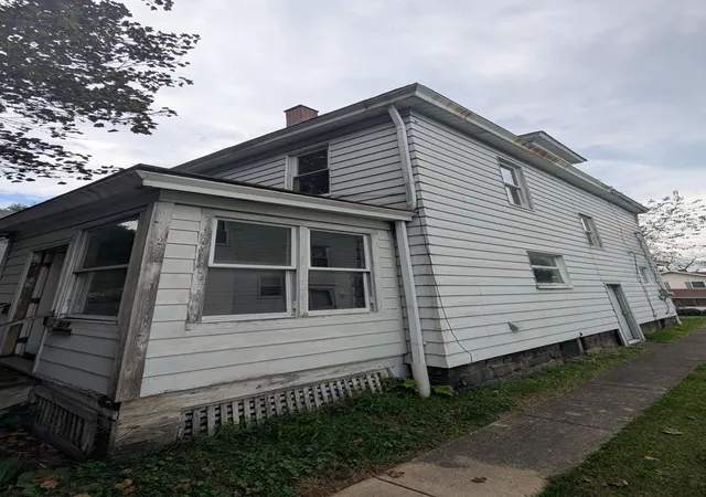 Photo 2 of Single family home for sale at 517 E Moody Ave, New Castle, PA 16105 | MLS# 1773079 | Listing updated on 2026-09-05
