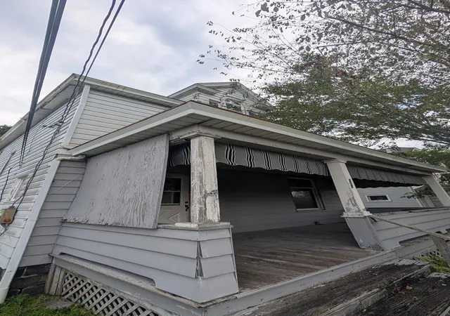 Photo 2 of Single family home for sale at 517 E Moody Ave, New Castle, PA 16105 | MLS# 1773079 | Listing updated on 2026-09-05