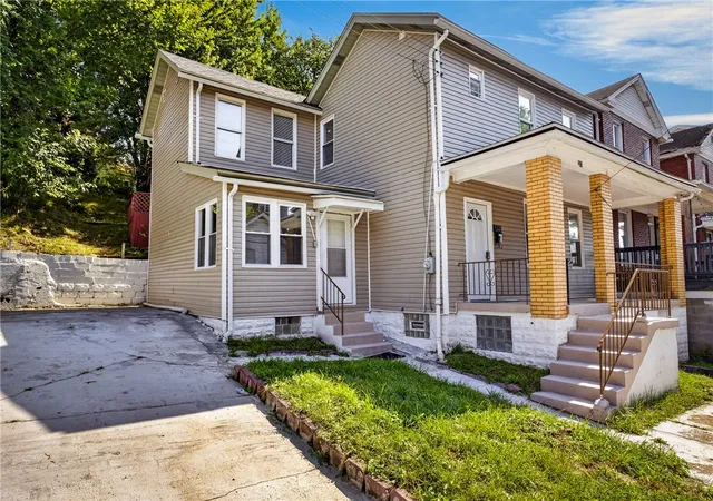 Photo 2 of Single family home for sale at 522 Cubbage St, Carnegie, PA 15106 | MLS# 1773057 | Listing updated on 2026-09-10