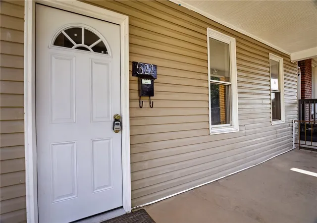 Photo 3 of Single family home for sale at 522 Cubbage St, Carnegie, PA 15106 | MLS# 1773057 | Listing updated on 2026-09-10