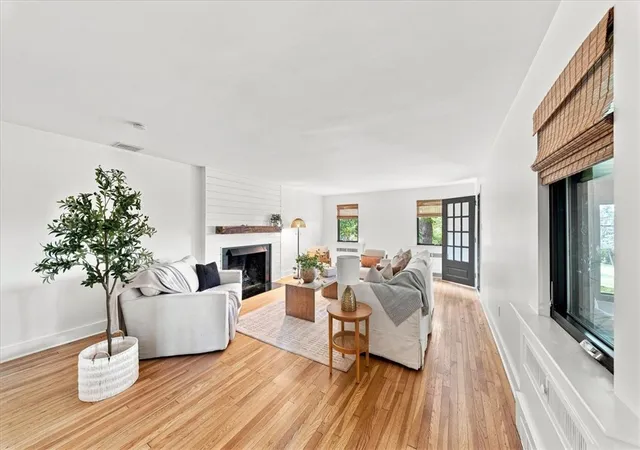 Photo 4 of Single family home for sale at 22 Priscilla Ln, Rosslyn Farms, PA 15106 | MLS# 1771665 | Listing updated on 2026-10-02