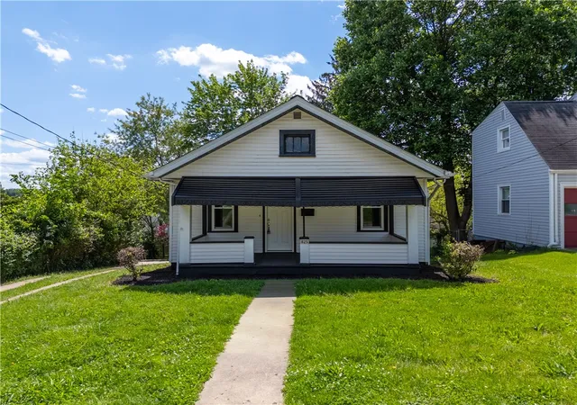 Photo 2 of Single family home for sale at 825 Donnan Ave, City Of Washington, PA 15301 | MLS# 1773091 | Listing updated on 2026-09-04