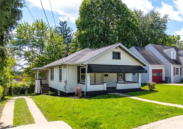 Photo 3 of Single family home for sale at 825 Donnan Ave, City Of Washington, PA 15301 | MLS# 1773091 | Listing updated on 2026-09-04