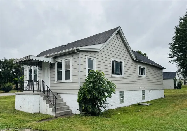 Photo 3 of Single family home for sale at 385 Hallam Ave, Chartiers, PA 15347 | MLS# 1773104 | Listing updated on 2026-09-04