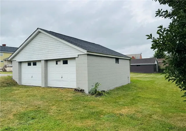 Photo 4 of Single family home for sale at 385 Hallam Ave, Chartiers, PA 15347 | MLS# 1773104 | Listing updated on 2026-09-04