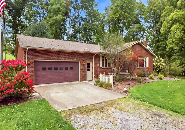 Photo 3 of Single family home for sale at 616 W Jamestown Rd, Green Twp, PA 16125 | MLS# 1772715 | Listing updated on 2026-09-14