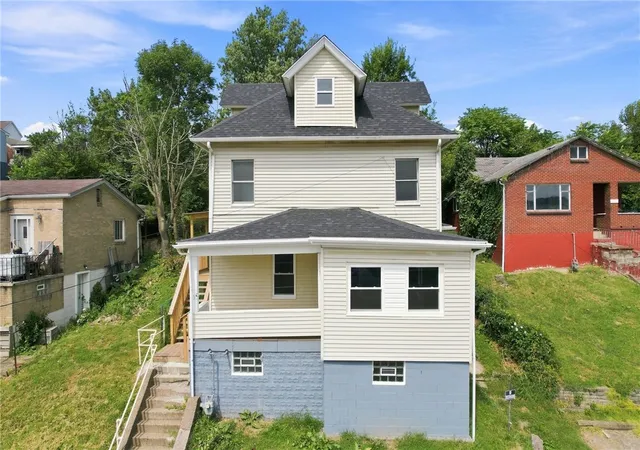 Photo 2 of Multi family home for sale at 221 Vine St, Canonsburg, PA 15317 | MLS# 1772881 | Listing updated on 2026-09-08