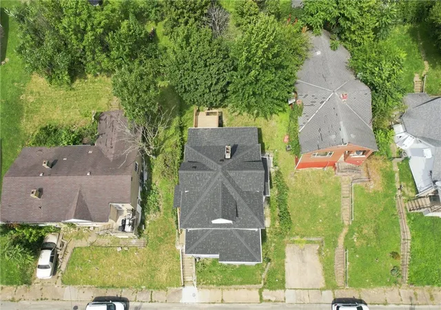 Photo 4 of House for sale at 221 Vine St, Canonsburg, PA 15317 | MLS# 1772881 | Listing updated on 2026-09-08
