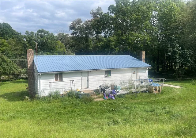 Photo 2 of Single family home for sale at 623 W Sunbury Rd, West Sunbury, PA 16061 | MLS# 1773119 | Listing updated on 2026-10-21