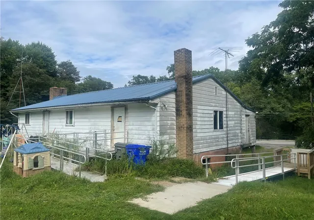 Photo 3 of Single family home for sale at 623 W Sunbury Rd, West Sunbury, PA 16061 | MLS# 1773119 | Listing updated on 2026-09-04