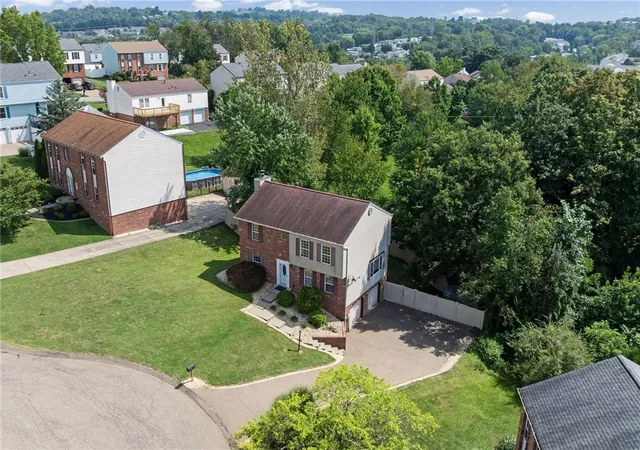 Photo 3 of Single family home for sale at 7335 Deer Run Cir, North Fayette, PA 15126 | MLS# 1773108 | Listing updated on 2026-10-15