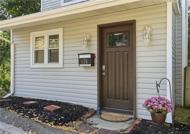 Photo 2 of Single family home for sale at 136 Varney St, Ross Twp, PA 15202 | MLS# 1772717 | Listing updated on 2026-09-04