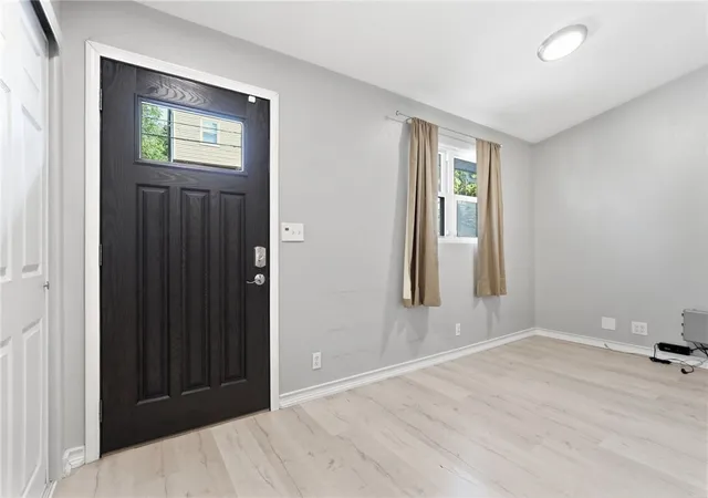 Photo 3 of Single family home for sale at 136 Varney St, Ross Twp, PA 15202 | MLS# 1772717 | Listing updated on 2026-09-04