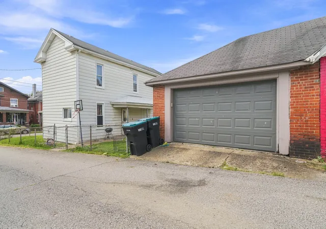 Photo 4 of Single family home for sale at 321 E 9th Avenue, Tarentum, PA 15084 | MLS# 1773133 | Listing updated on 2026-09-05