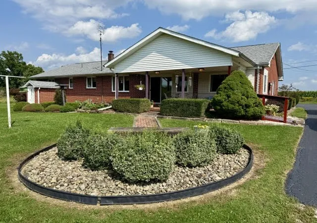 Photo 4 of Single family home for sale at 79 Gearhart Rd, Shenango Twp, PA 16143 | MLS# 1772277 | Listing updated on 2026-09-04