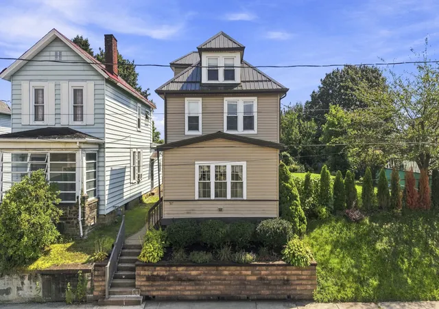 Photo 2 of Single family home for sale at 517 Reno St, Rochester, PA 15074 | MLS# 1773145 | Listing updated on 2026-09-13