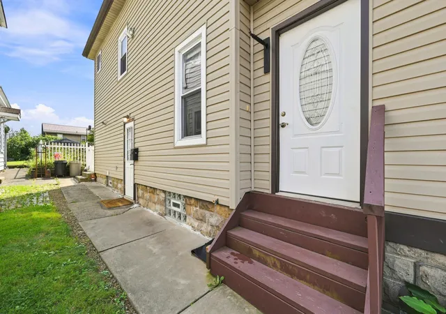 Photo 3 of Single family home for sale at 517 Reno St, Rochester, PA 15074 | MLS# 1773145 | Listing updated on 2026-09-13