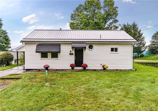 Photo 1 of Single family home for sale at 40 Viewmont Dr, Unity  Twp, PA 15650 | MLS# 1772777 | Listing updated on 2026-09-11