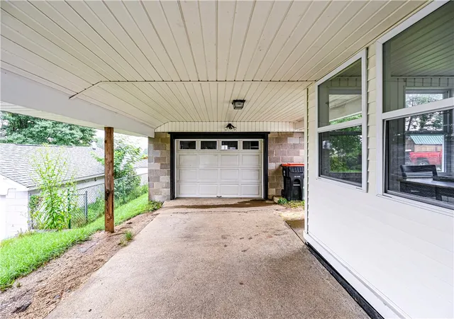 Photo 3 of Single family home for sale at 40 Viewmont Dr, Unity Twp, PA 15650 | MLS# 1772777 | Listing updated on 2026-09-11