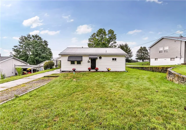 Photo 4 of Single family home for sale at 40 Viewmont Dr, Unity Twp, PA 15650 | MLS# 1772777 | Listing updated on 2026-09-11