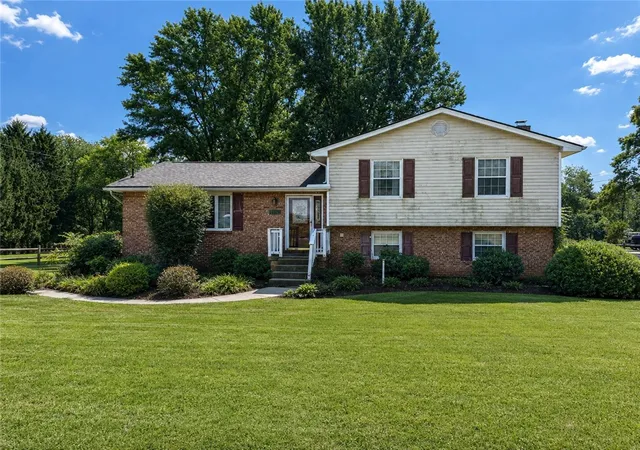 Photo 1 of Single family home for sale at 130 Maplehurst Dr, Aliquippa, PA 15001 | MLS# 1772778 | Listing updated on 2026-09-08